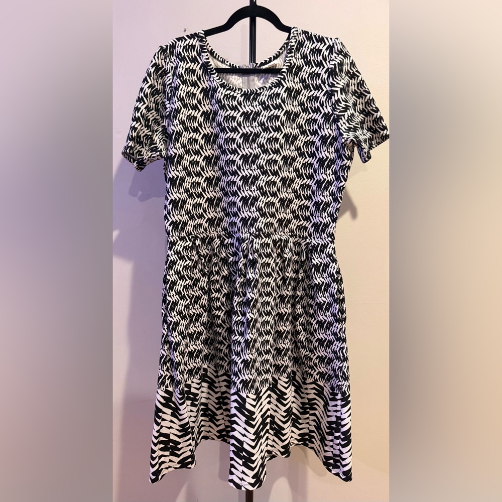 LuLaRoe Black and White Zigzag Dress